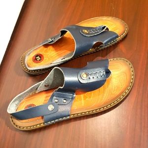 Size 9.5 Ladies Flat Sandals. Blue Leather, Slip Resistant  New